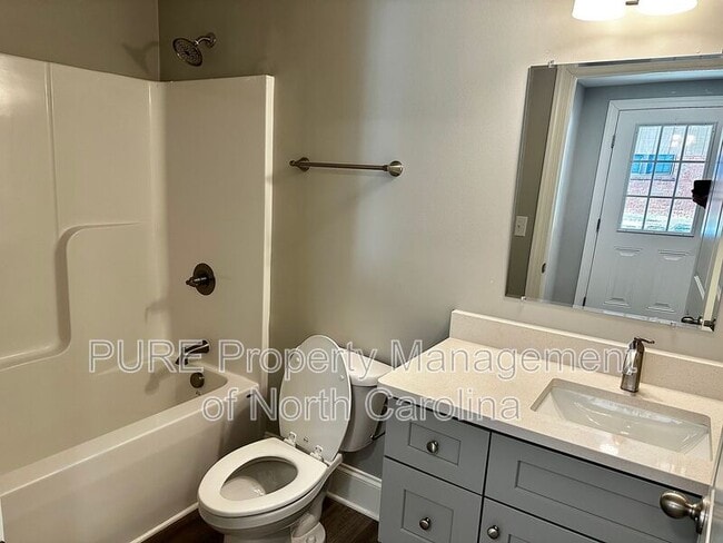 Building Photo - 708 Union St S