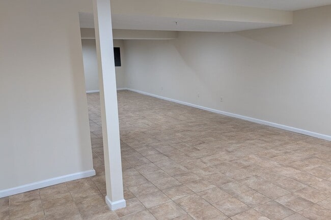 Building Photo - THE VILLAS AT HOLLYWOODS