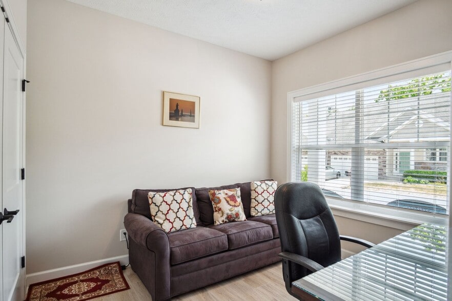 Building Photo - 6195 Hilltop Ct