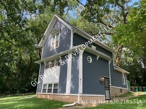 Building Photo - ***ELGIN 1 BDRM - 1 BTH / APPL INCLUDED / ...