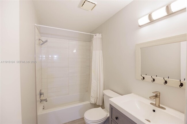 Building Photo - 8325 Fairway Rd