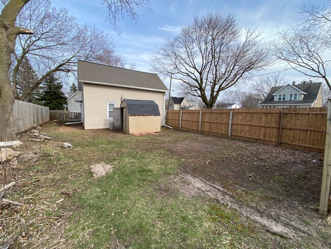 Building Photo - 612 Birch St