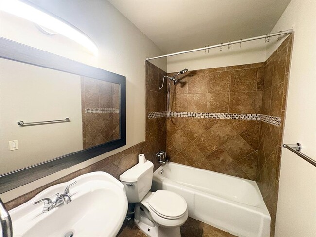 Building Photo - 620 S 1st St