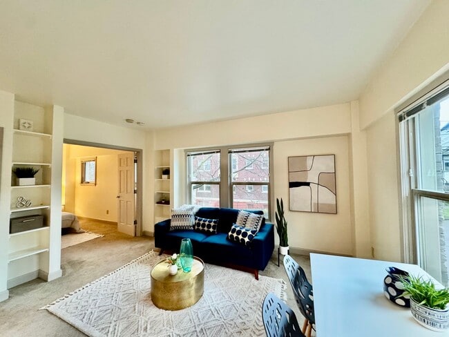 Building Photo - $500 Off First Month's Rent!!!! Charming One-Bedroom near Downtown Seattle!!!