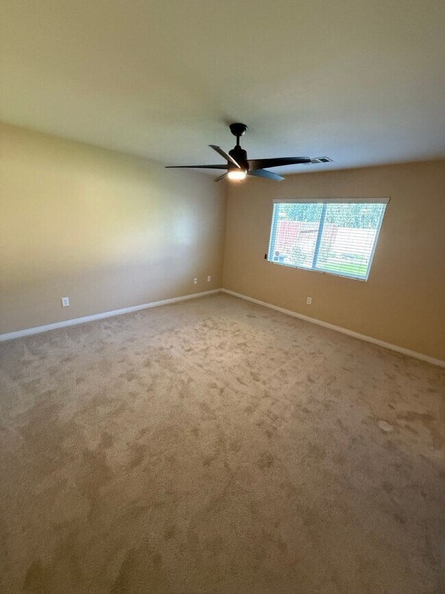 Building Photo - Charming 3-Bedroom Home in Southwest Bakersfield