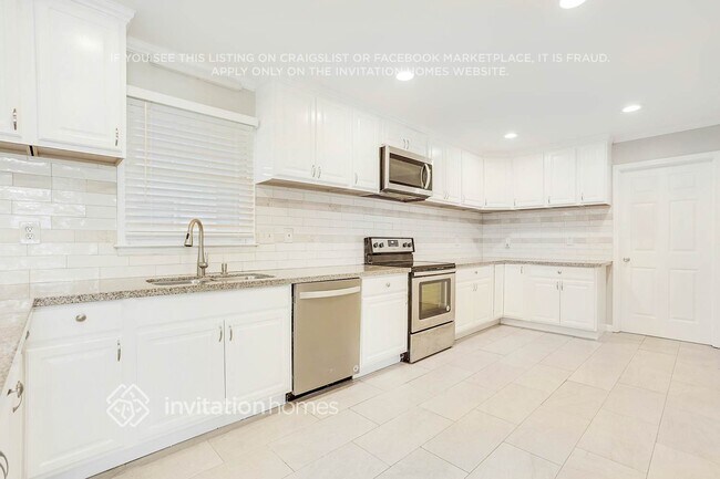 Building Photo - 1734 Lamancha Dr NW