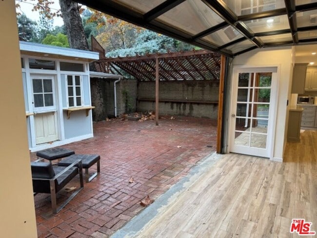 Building Photo - 1636 N Beverly Glen Blvd