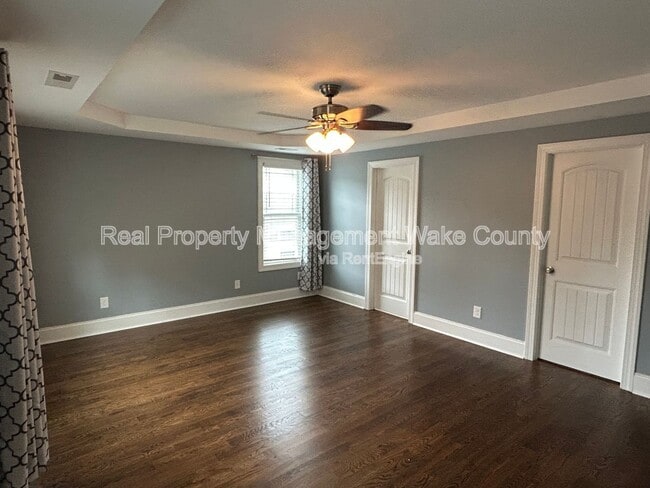 Building Photo - 5412 Robbins Dr