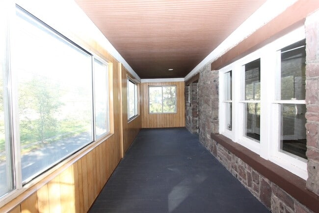 Building Photo - 12 George St