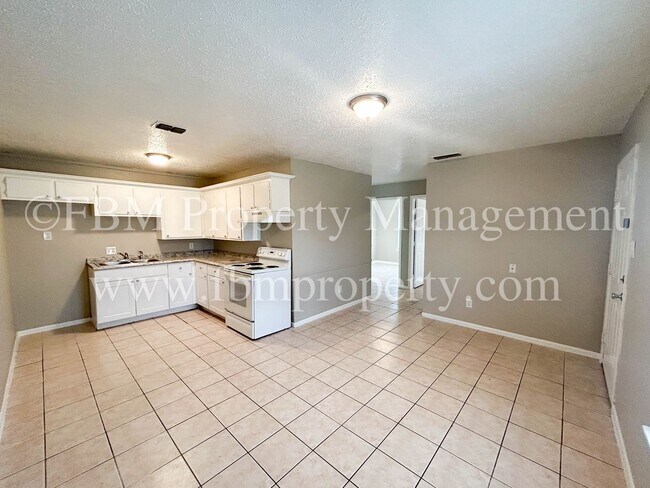 Building Photo - 3224 W 8th Ave