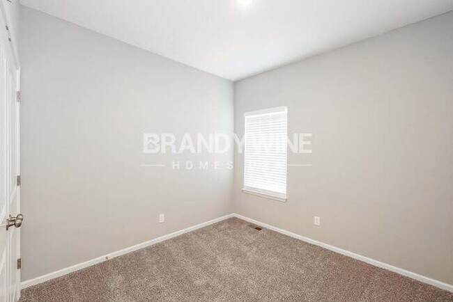 Building Photo - APPLY NOW! 5BED 3BATH