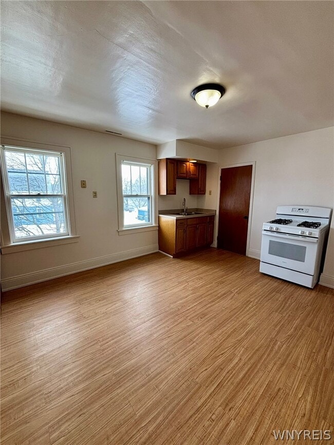 Building Photo - 91 Laverack Ave