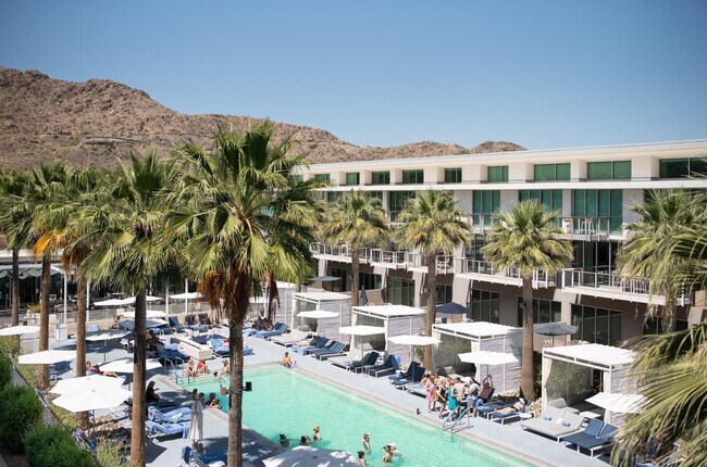 Building Photo - 5455 E Lincoln Dr