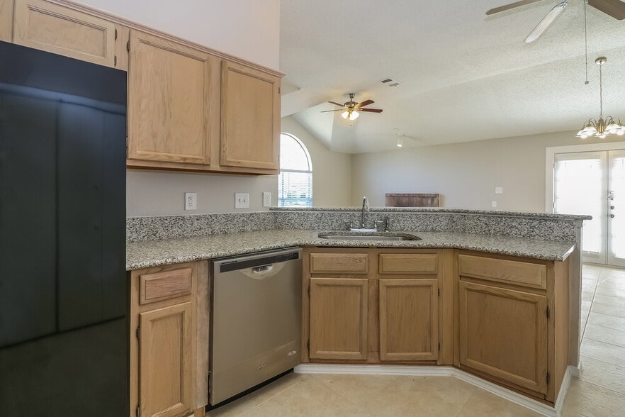 Building Photo - 1521 Becky Ln