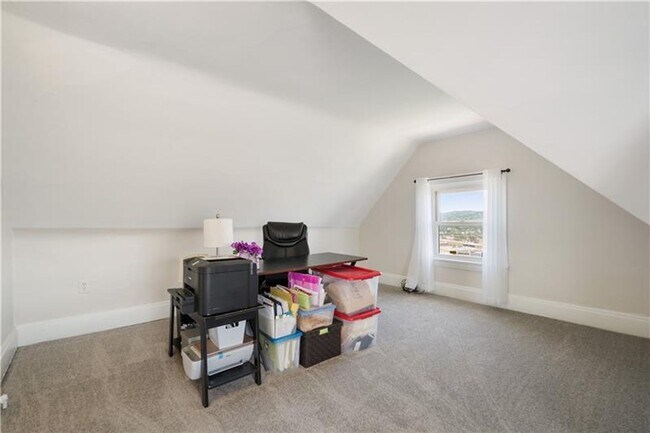 Building Photo - Breathtaking City Views – 3 Bedroom Home Minutes from Downtown!