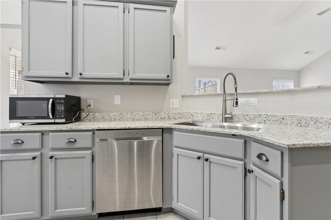 Building Photo - 15 Rillington Dr