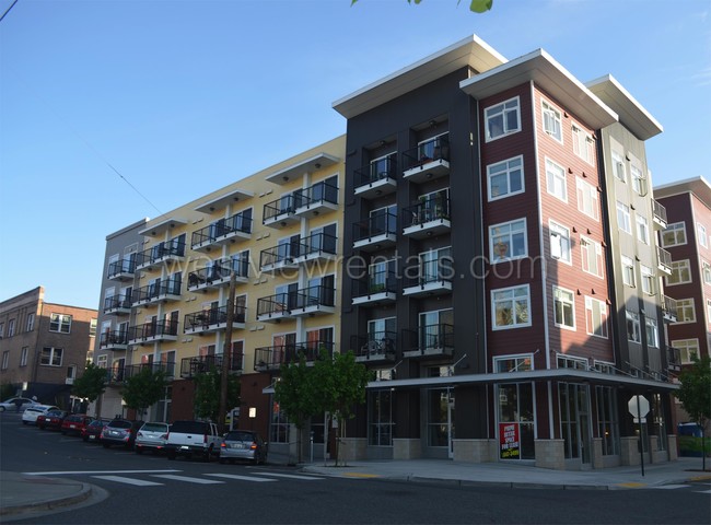 Primary Photo - 200 E Maple St