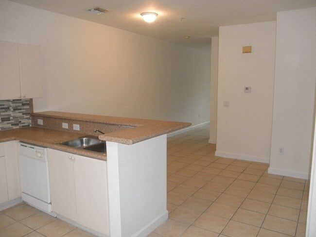 Building Photo - Shoma Townhomes