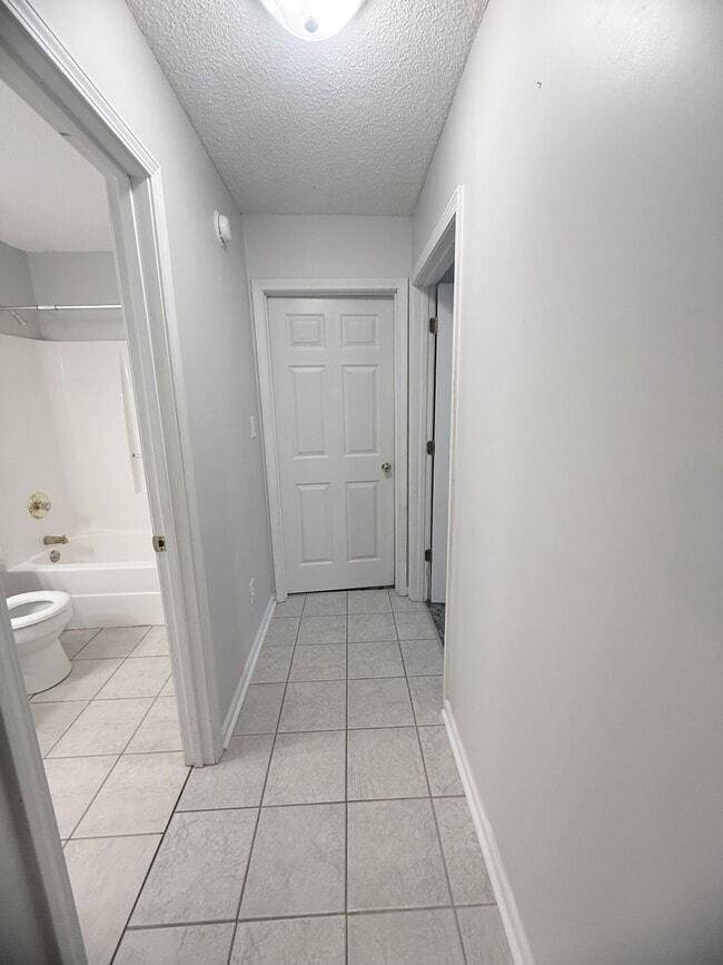 Building Photo - 1132 Lancelot Ln