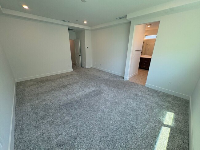 Building Photo - Beautiful 4 Bedroom 3 Bath Brentwood Home With SOLAR
