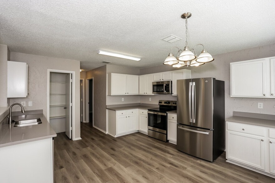 Building Photo - 4349 Meadowknoll Dr