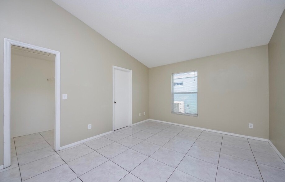 Building Photo - 1422 Coldwater Ct