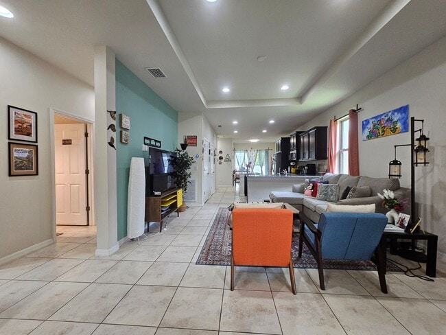 Building Photo - Beautiful 3-Bedroom + Flex Space in gated ...