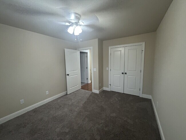 Building Photo - 3-Bedroom 2.5 Bathroom with Walk In Closets and 2-Car Garage For Rent