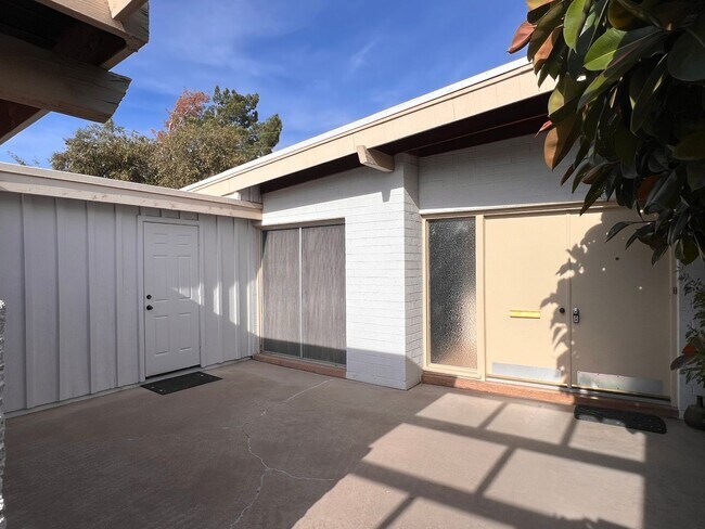 Building Photo - 2219 N 73rd Pl