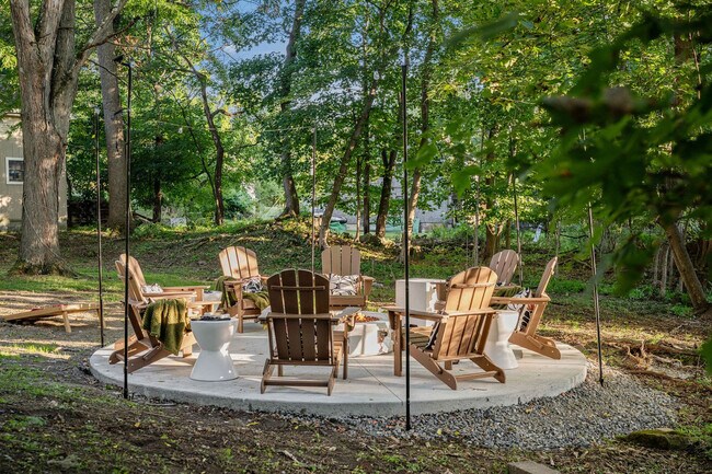 Building Photo - 52 Church St