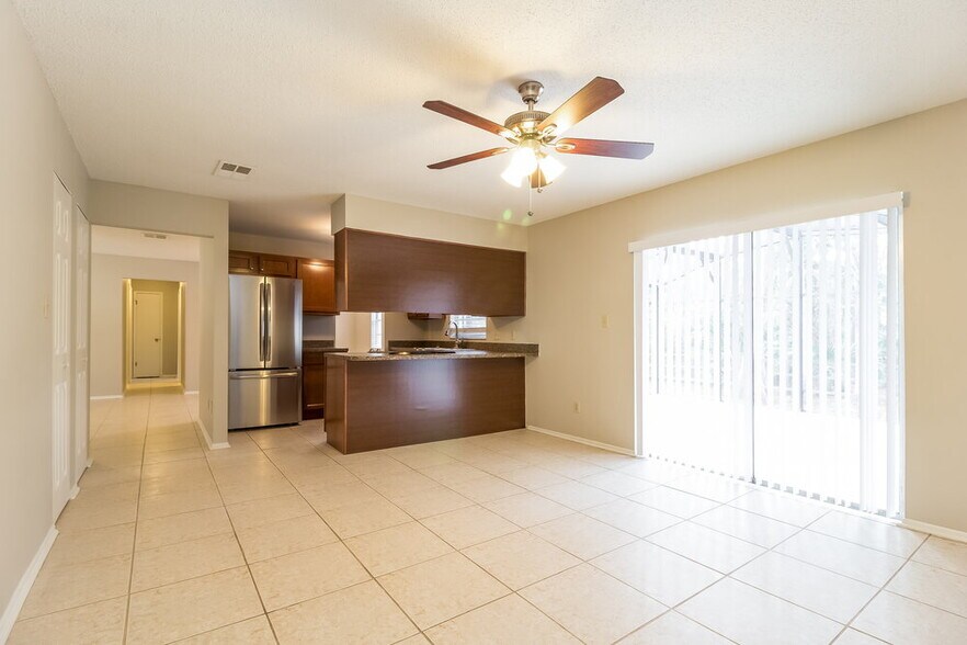 Building Photo - 234 Oak Rd