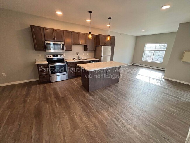 Building Photo - 600 8th St S