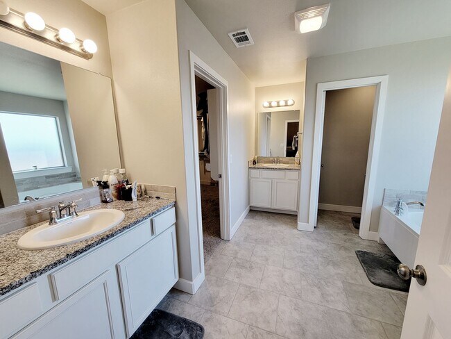 Building Photo - Upland Crossing - 3/2/2