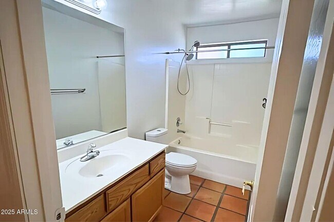 Building Photo - 9431 Serpentine Ln