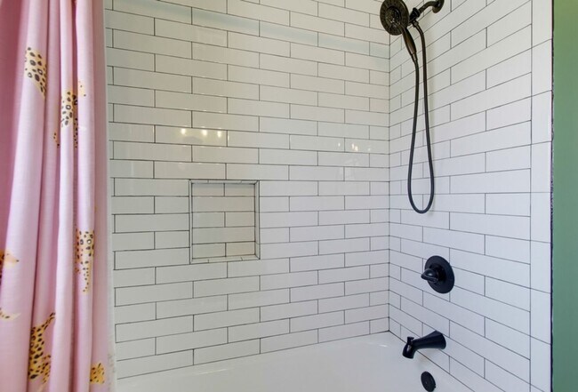Building Photo - Historic Charm Meets Modern Living – Stunning 5 Bedroom Home on Iconic Myrtle Avenue