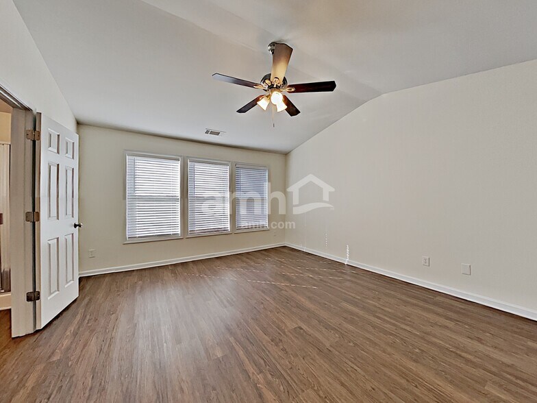 Building Photo - 2972 Briaroak Dr