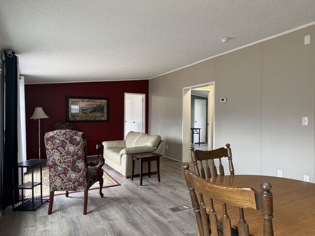Building Photo - Furnished 3BD/2BA home in Black Mountain available now!
