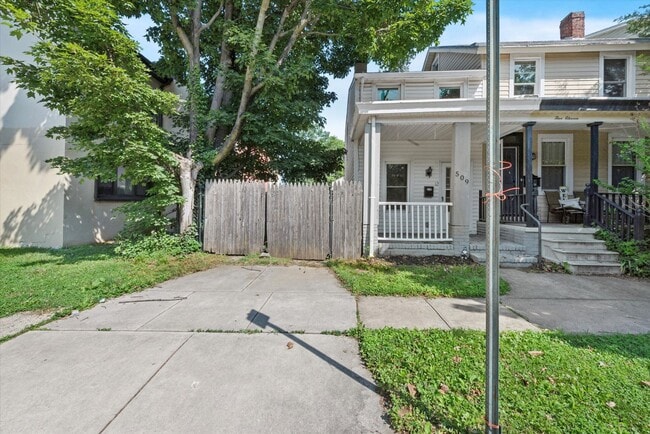 Building Photo - Recently Renovated 2 Bed 1 Bath Twin in West Chester Borough!