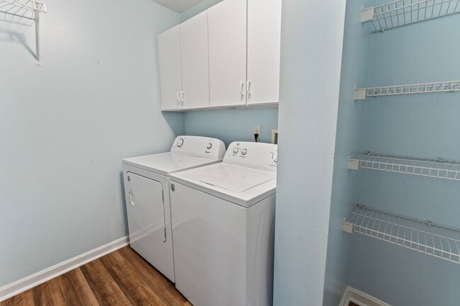 Building Photo - 5912 Mercury Dr