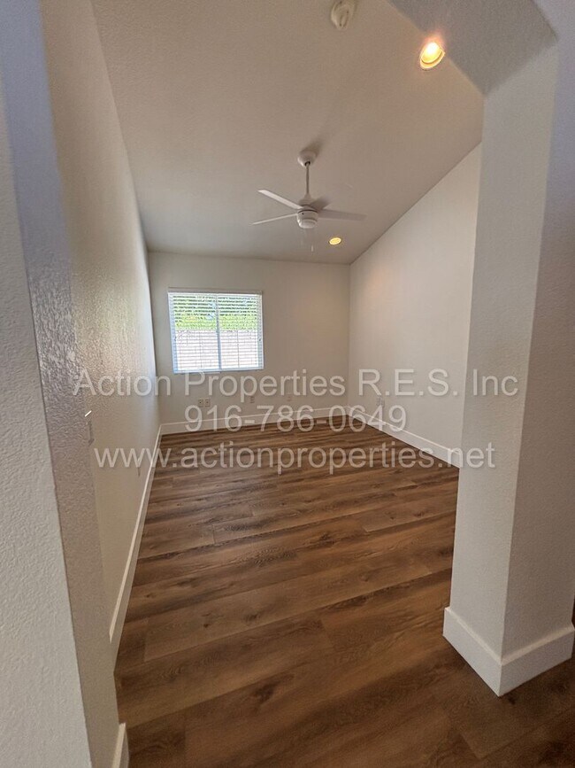 Building Photo - 6000 Buggy Whip Ln