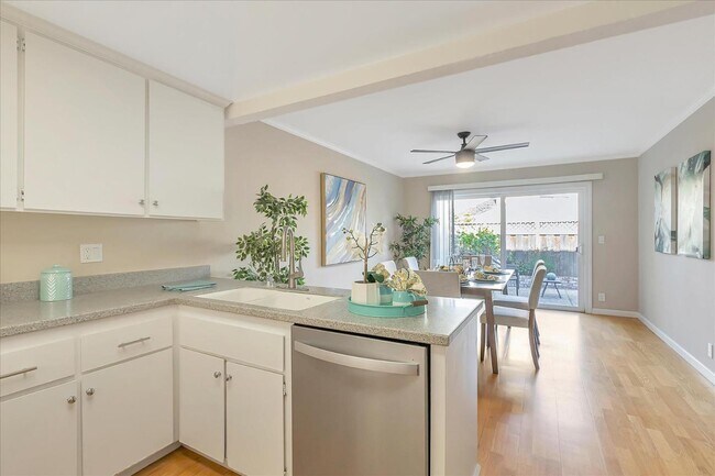 Building Photo - 6640 Bunker Hill Ct