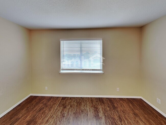 Building Photo - 105 Paige Bend