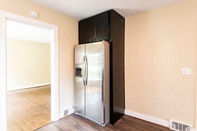 Building Photo - 3BR/2BA Ranch Near The Desirable Highlands!