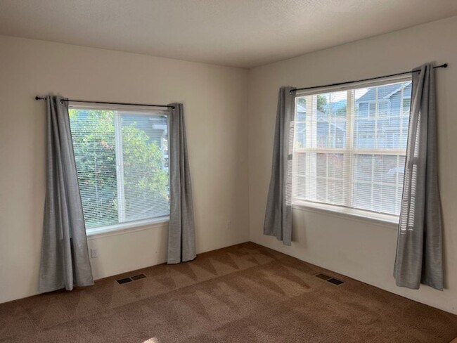 Building Photo - Two Story Townhome