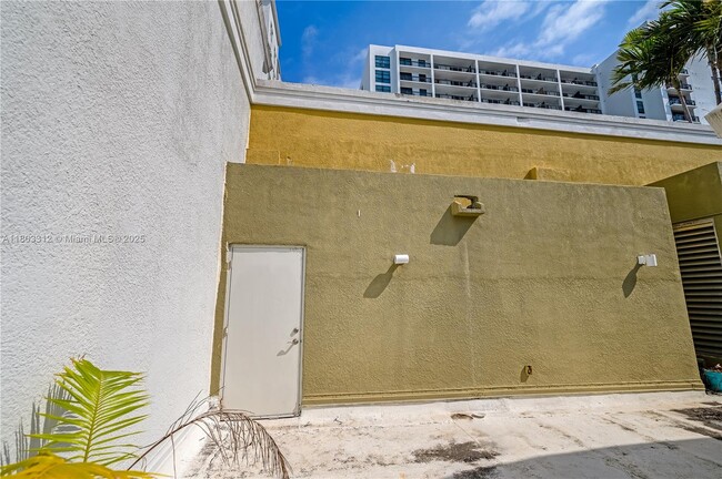 Building Photo - 3180 SW 22nd Terrace