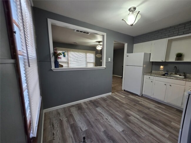 Building Photo - 301 Washington St