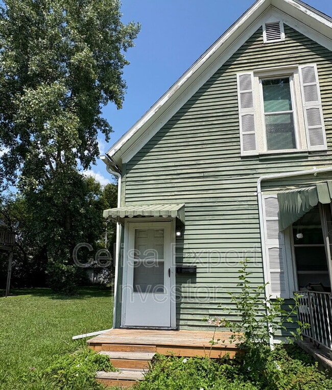 Building Photo - 814 Grace Ave
