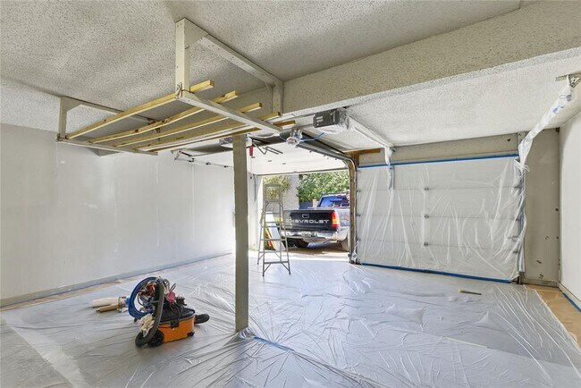 Building Photo - 48 Woodstone Square