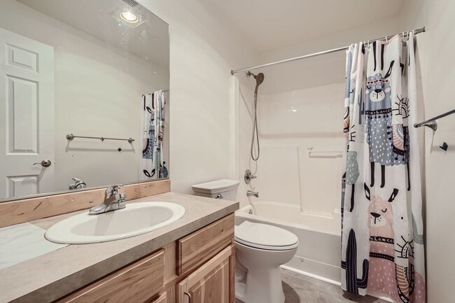 Building Photo - Gorgeous 3 Bed 2.5 Bath Condo @ The Desira...