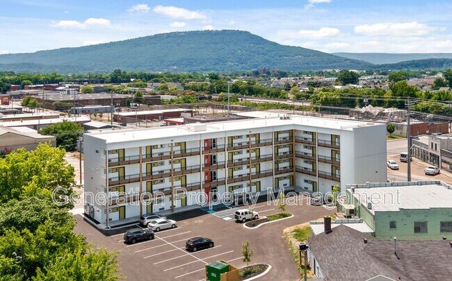 Building Photo - 901 E Main St